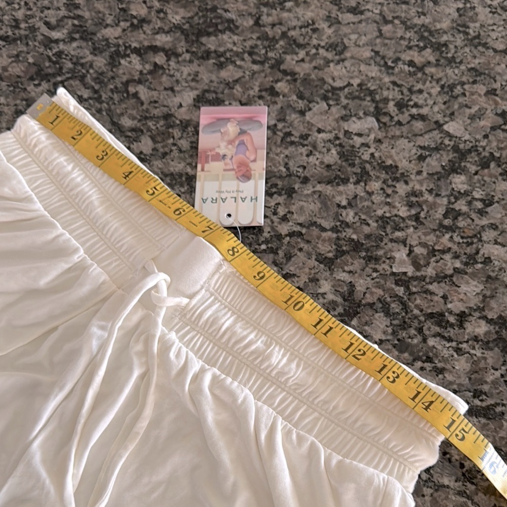 Halara off White elastic Shorts NWT M - Picture 9 of 11